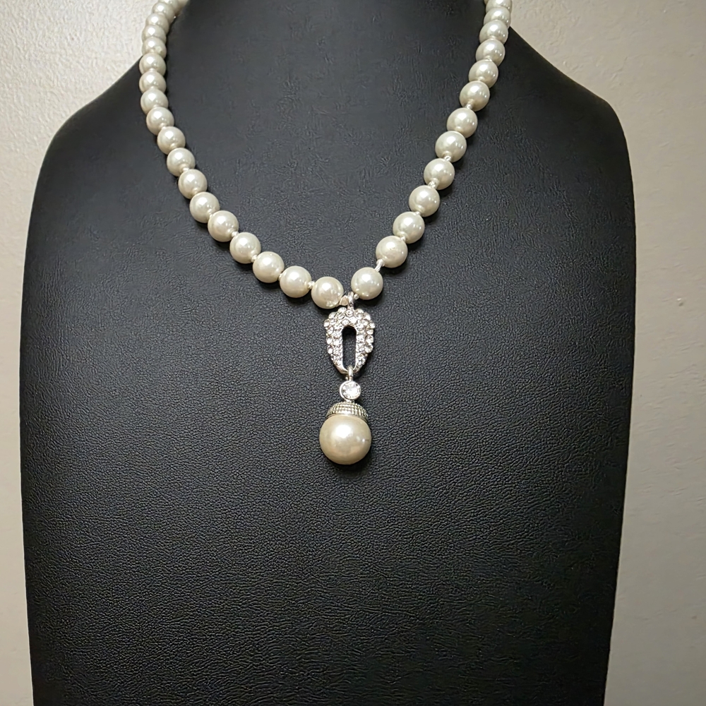 Elegant FauxWhite Pearl Necklace with Silver Accents. Wedding Necklace. Bridal.